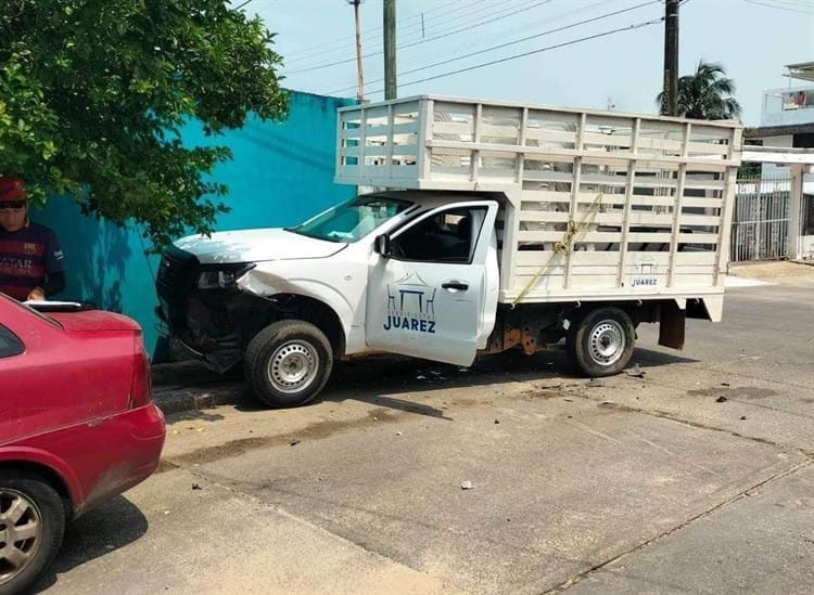 Costoso choque en calles de Minatitlán; daños alcanzarían los 80 mil pesos