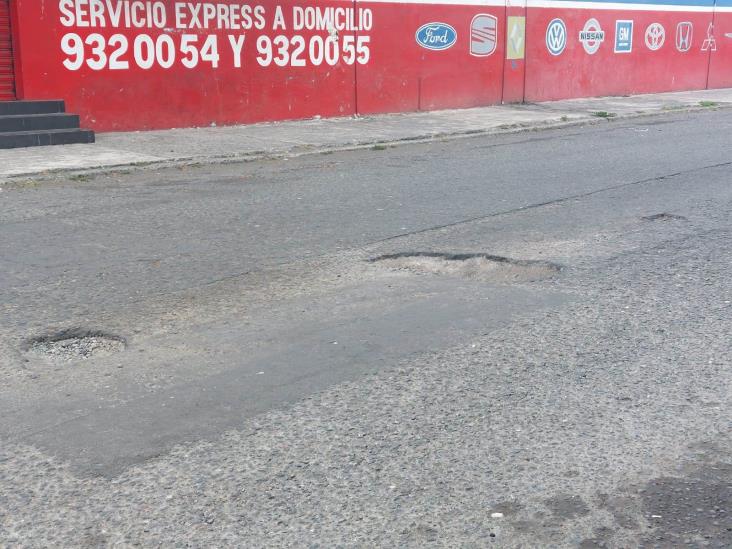 Siguen las quejas por baches en la colonia Centro de Veracruz