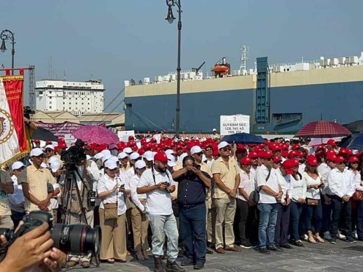 Realizan concentración masiva por el Día del Trabajo en malecón de Veracruz (+Video)