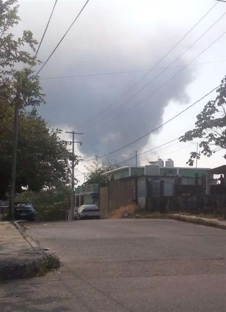 Columna de humo en la refinería Lázaro Cárdenas causa alarma en Minatitlán