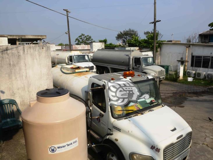 Con 10 pipas combaten escasez de agua en Coatzacoalcos