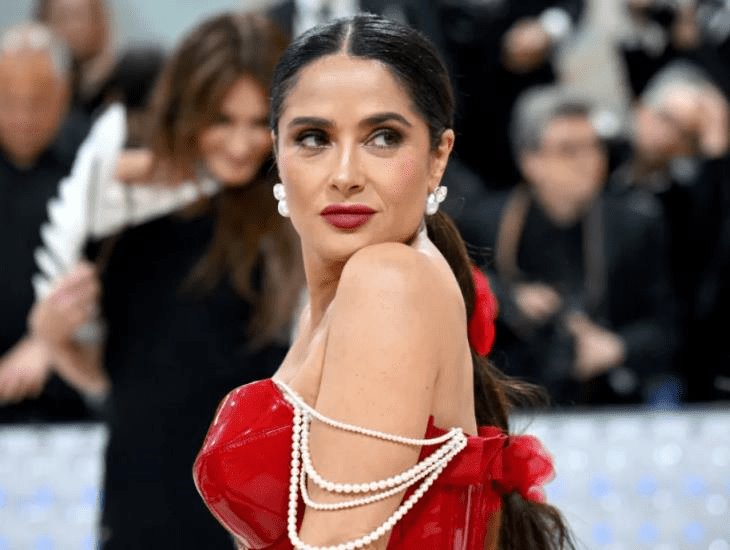 ¡Deslumbrante! Salma Hayek roba suspiros en la MET Gala 2023