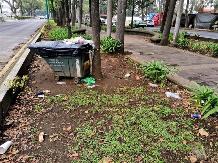 En basureros y maceteros se convirtieron las fuentes de Xalapa, denuncia la ciudadanía