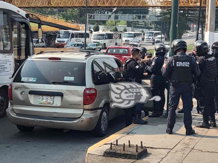 ¡Fue sorprendido! Descubren auto robo en centro comercial de Xalapa