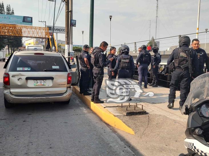 ¡Fue sorprendido! Descubren auto robo en centro comercial de Xalapa