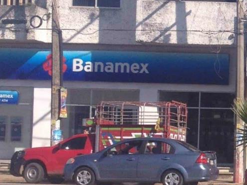 Alarma de banco causa intensa movilización en Minatitlán