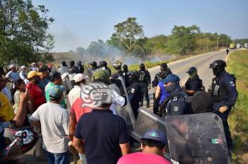 Desalojan a manifestantes tras 15 días de paro en planta de San Juan Evangelista

