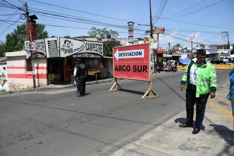 Cierres viales en Xalapa afectan a taxistas