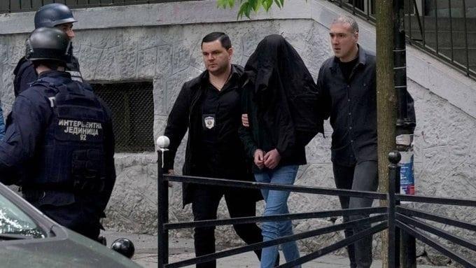 Joven de 14 años mata al menos ocho niños en escuela de Serbia