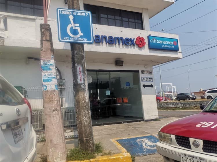 Afectaciones en el sur de Veracruz por daños en telecomunicaciones