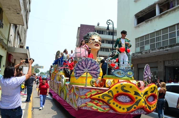 Cierra con broche de oro Itzel Cárdenas, candidata a Reinal del Carnaval