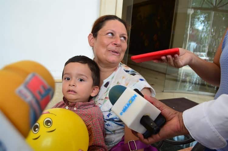 Pide ayuda para cubrir terapias y consultas de su hijo en Veracruz