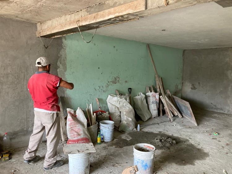 No cualquiera es albañil, yo mismo construí mi casa en Veracruz, narra Joaquín