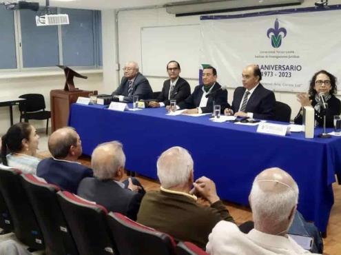 En IIJ presentan “Derecho Constitucional Mexicano y Comparado”, 10a edición de Valencia Carmona y Héctor Fix
