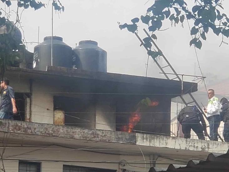 Se incendia vivienda en céntrica zona de Xalapa