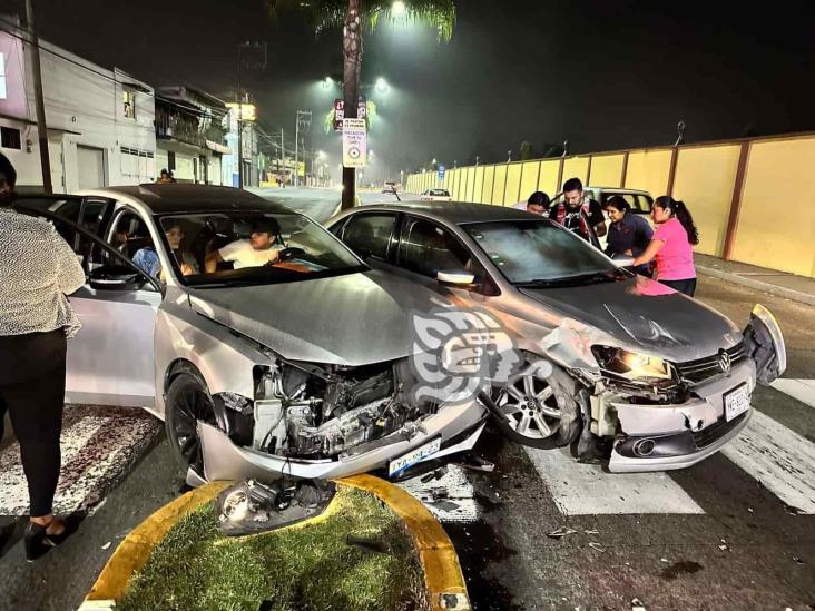 Choque entre dos vehículos deja dos lesionados en Orizaba
