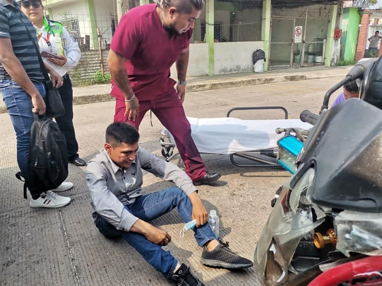 Imprudente conductor arrolla a motociclista en sur de Veracruz