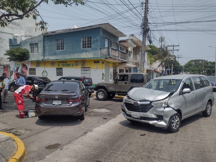 Se estrellan autos en la colonia Centro de Veracruz; por fortuna no fue grave