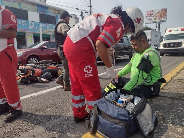 Camioneta choca a trabajador de Grupo MAS en avenida de Veracruz