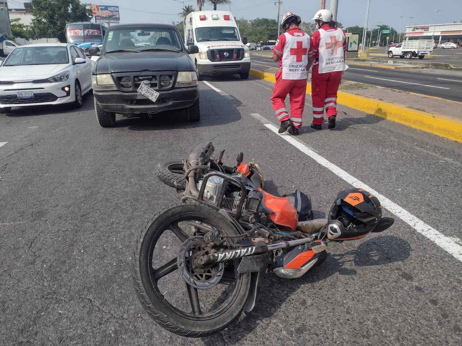 Camioneta choca a trabajador de Grupo MAS en avenida de Veracruz