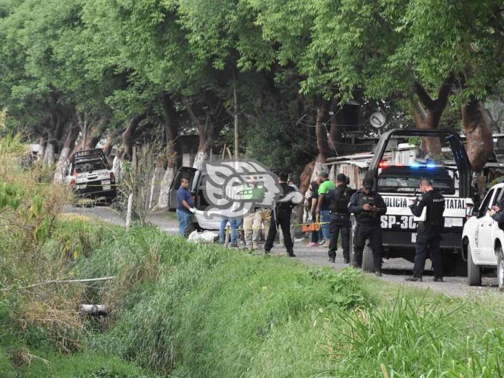 Localizan cuerpo de hombre asesinado a balazos en canal de aguas negras de Nogales (+Video)