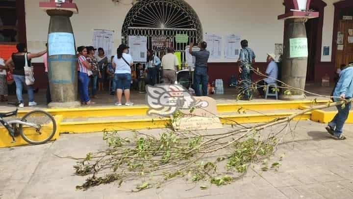 Fiscalía de Veracruz interviene en toma del Palacio de Amatlán por pobladores