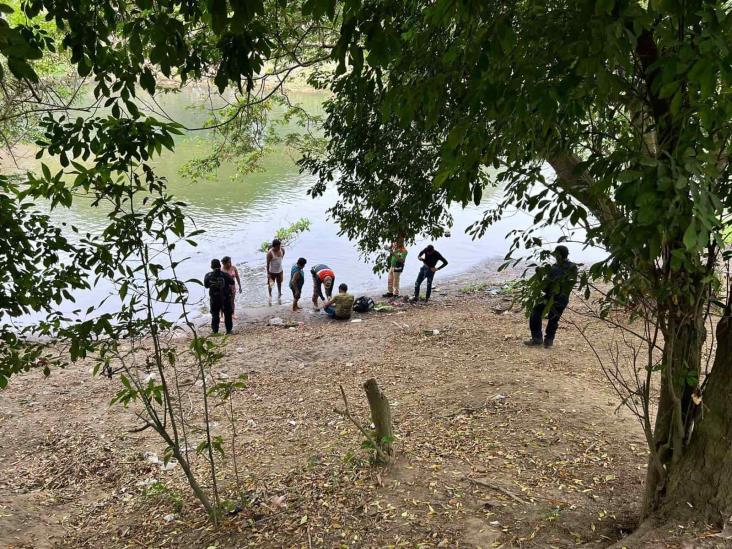 Casi se ahoga en río de Medellín; sufrió un calambre