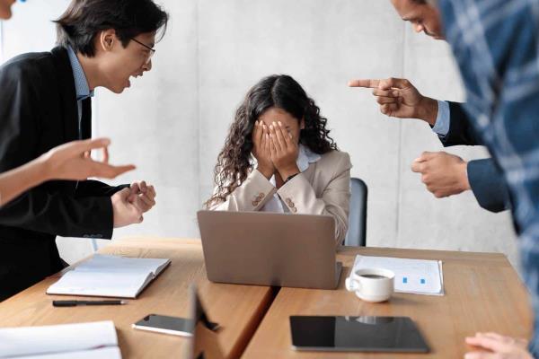 ¿Cómo saber si eres víctima de acoso laboral o mobbing?