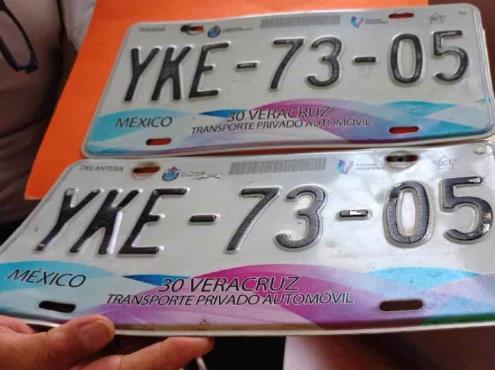 Por mala calidad, empresa encargada de placas en Veracruz en problemas; debe reponer piezas