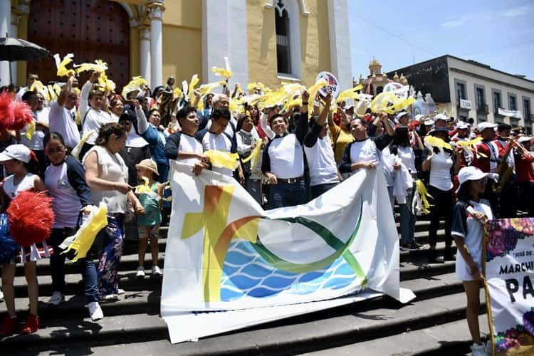 Encabeza Arzobispo de Xalapa marcha ante semana de oración por las vocaciones