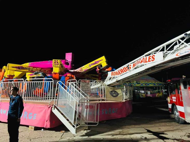 ¡Momentos de terror! Colapsa juego mecánico en una feria de Nogales, Sonora (+Video)