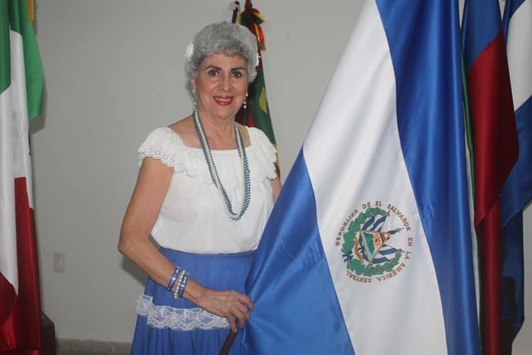 Mesa Redonda Panamericana de Veracruz realiza desfile de banderas