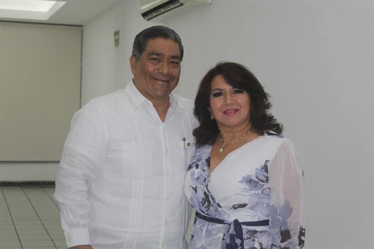 Aclaman a Itzayana Castro García como soberana del Club de Leones de Veracruz