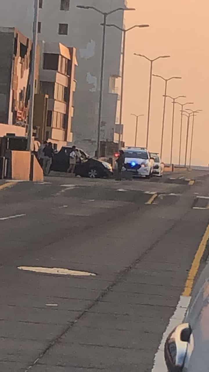 Choca contra el camellón en bulevar de Boca del Río