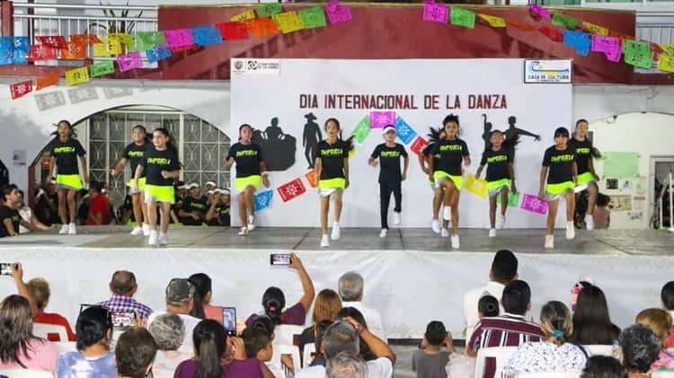 Por más de dos horas, 300 bailarines se presentaron en el Día de la Danza en Nanchital