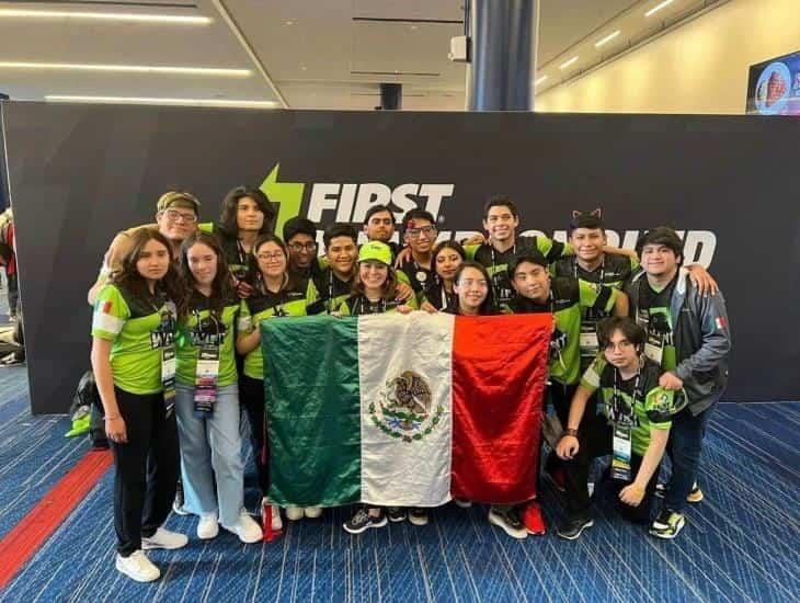 Jóvenes mexicanos de bachillerato son premiados en mundial de robótica en Houston