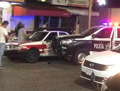 En Minatitlán, patrulla choca contra 2 taxis