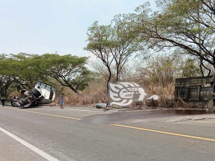 Vuelca pipa cargada con melaza en carretera Córdoba-Veracruz
