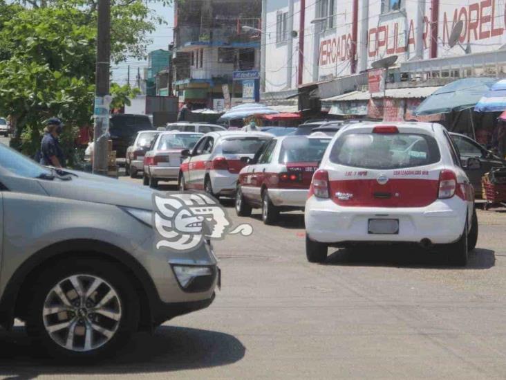 ¡No respetan a nadie! taxistas atacan y dejan sin pensión a abuelitos en Coatzacoalcos