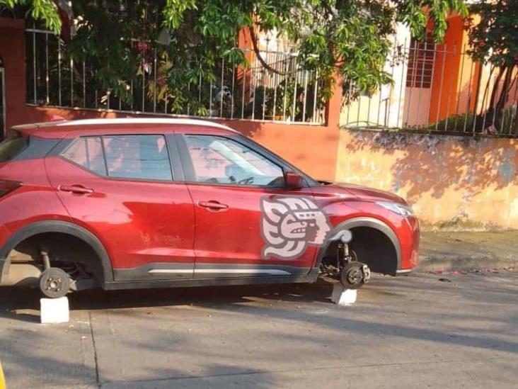 ¡De nueva cuenta! reportan robo de llantas en Córdoba; dejan en ladrillos a 2 vehículos