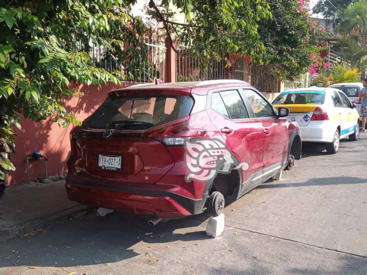 ¡De nueva cuenta! reportan robo de llantas en Córdoba; dejan en ladrillos a 2 vehículos