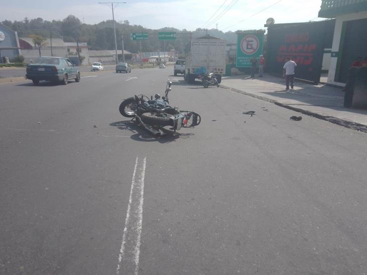 Un herido en choque entre camioneta y moto en Banderilla
