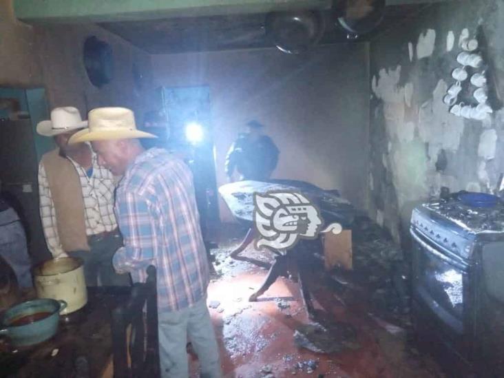 Se incendia vivienda en Chiconquiaco por explosión de gas