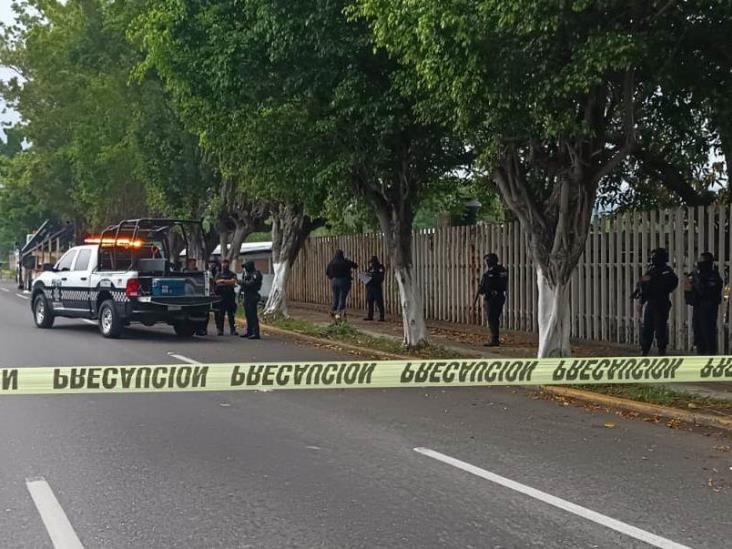 Lanzan granadas en comandancia de policía y abandonan cuerpos en Poza Rica