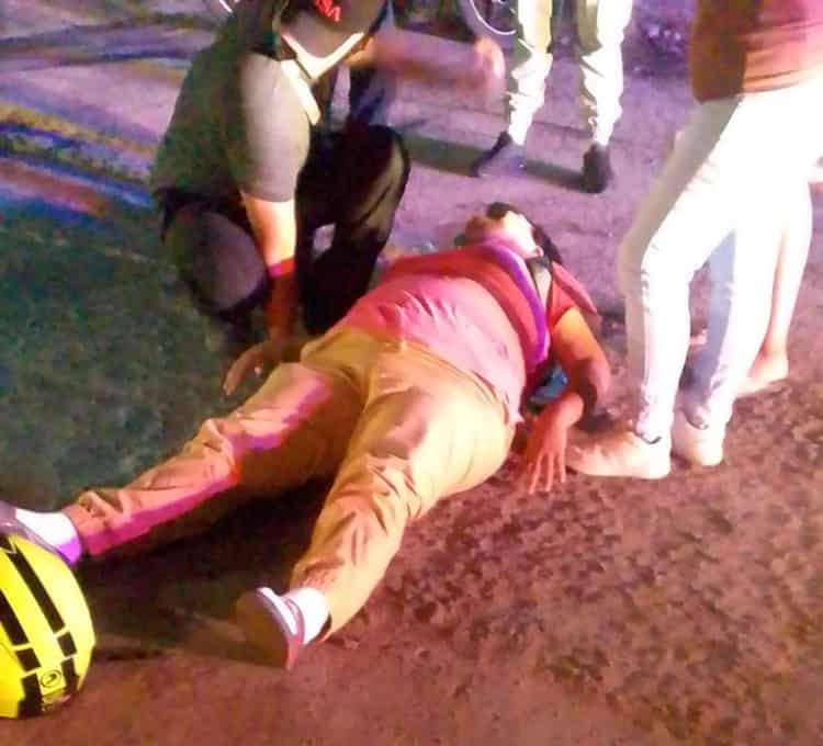 Fuerte choque de motos en Lomas 3; mujer recién operada herida
