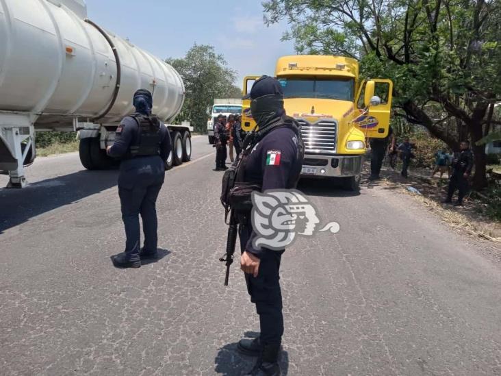 Accidente en la Córdoba- Veracruz deja 2 heridos; empresa de grúas arma zafarrancho