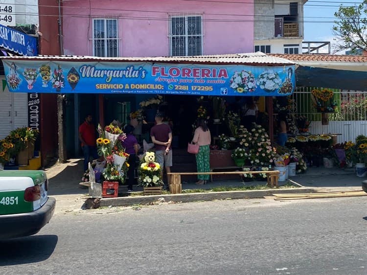 Florerías de Xalapa ‘hicieron su agosto’ con festejo del 10 de mayo