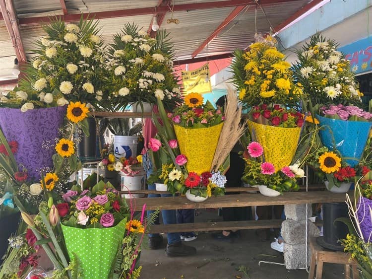 Florerías de Xalapa ‘hicieron su agosto’ con festejo del 10 de mayo