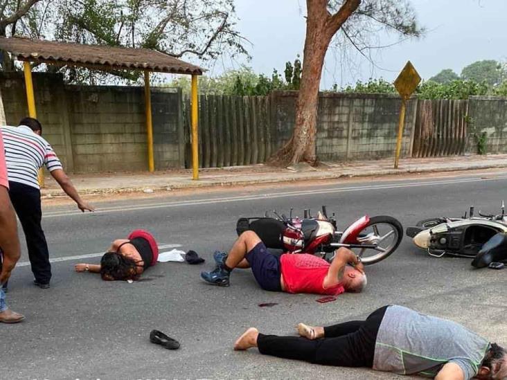 Graves mujeres accidentadas en motocicleta en Las Choapas