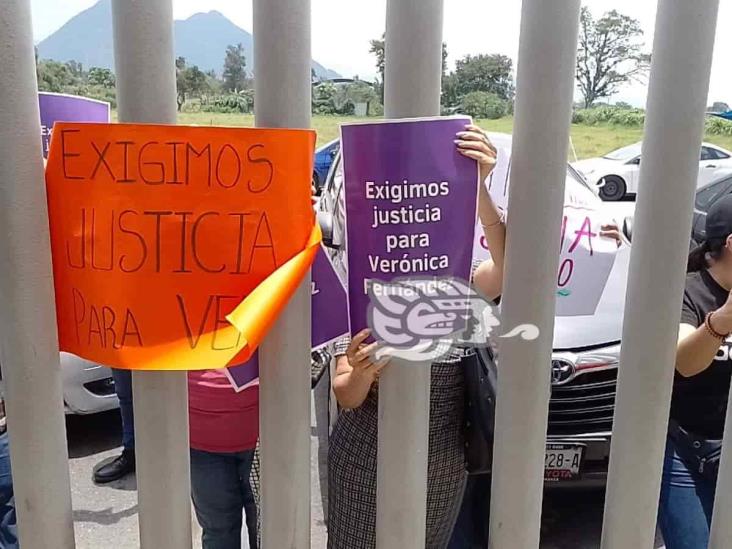 Exigen en Fiscalía de Orizaba justicia para maestra asesinada
